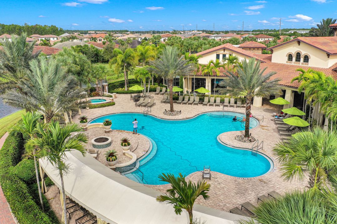 9256 Woodhurst Dr, Naples, FL 34120