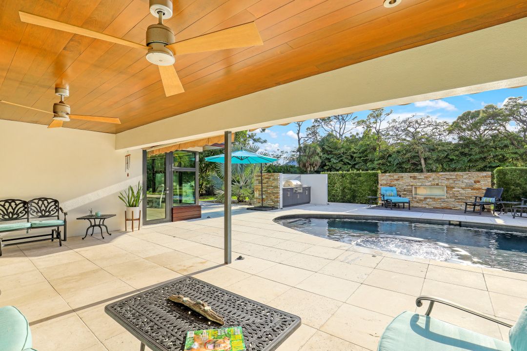 615 Carica Rd, Naples, FL 34108