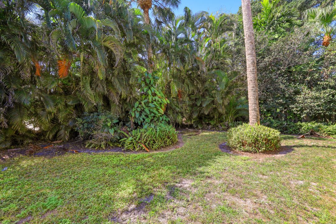 812 102nd Ave N, Naples, FL 34108