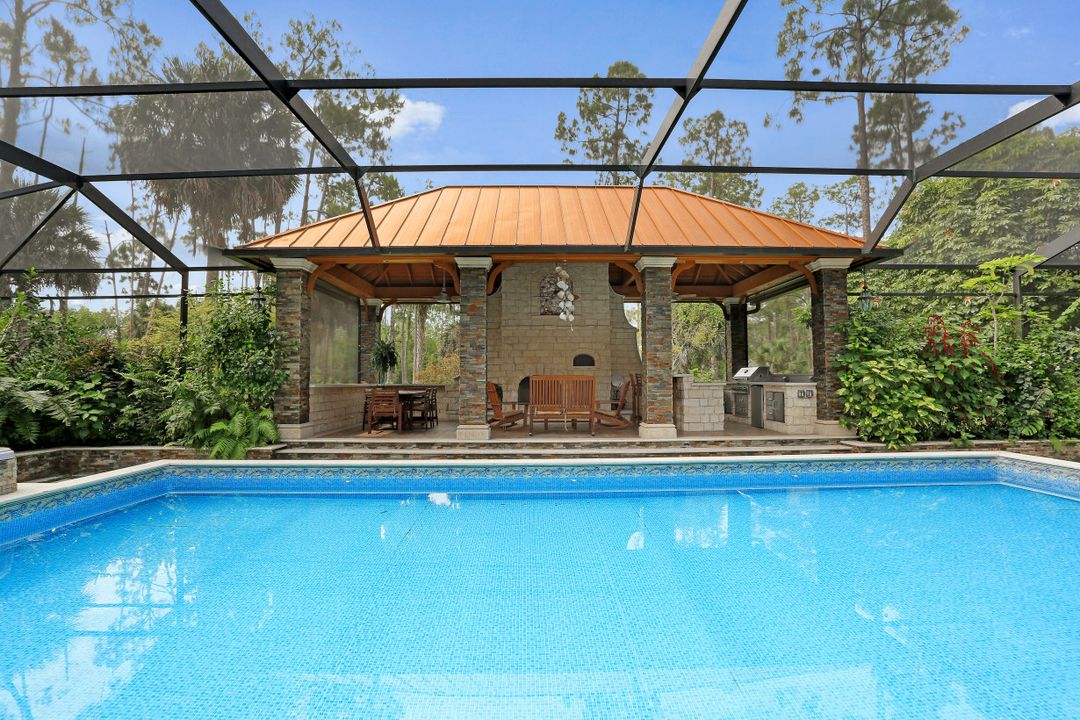 5610 Bur Oaks Ln, Naples, FL 34119