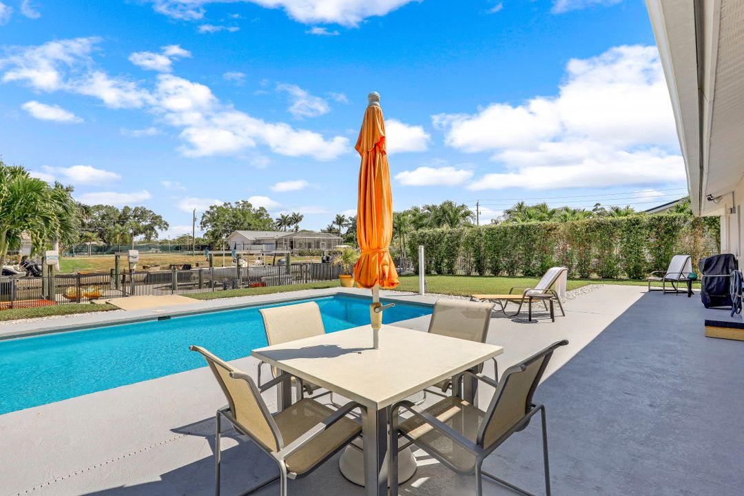 207 6th St, Bonita Springs, FL 34134