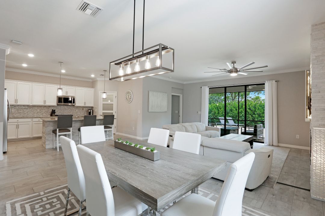 9385 Glenforest Dr, Naples, FL 34120