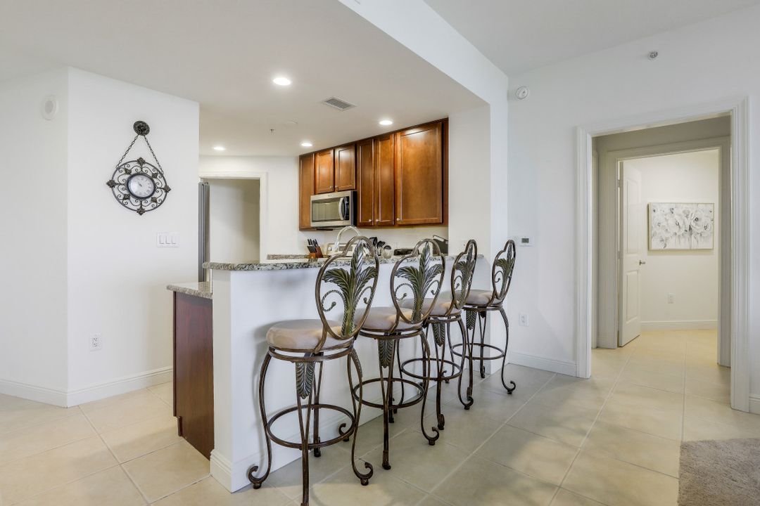 5793 Cape Harbour Dr #916, Cape Coral, FL 33914