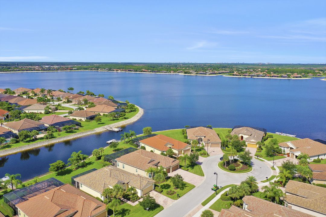 9172 Flint Ct, Naples, FL 34120