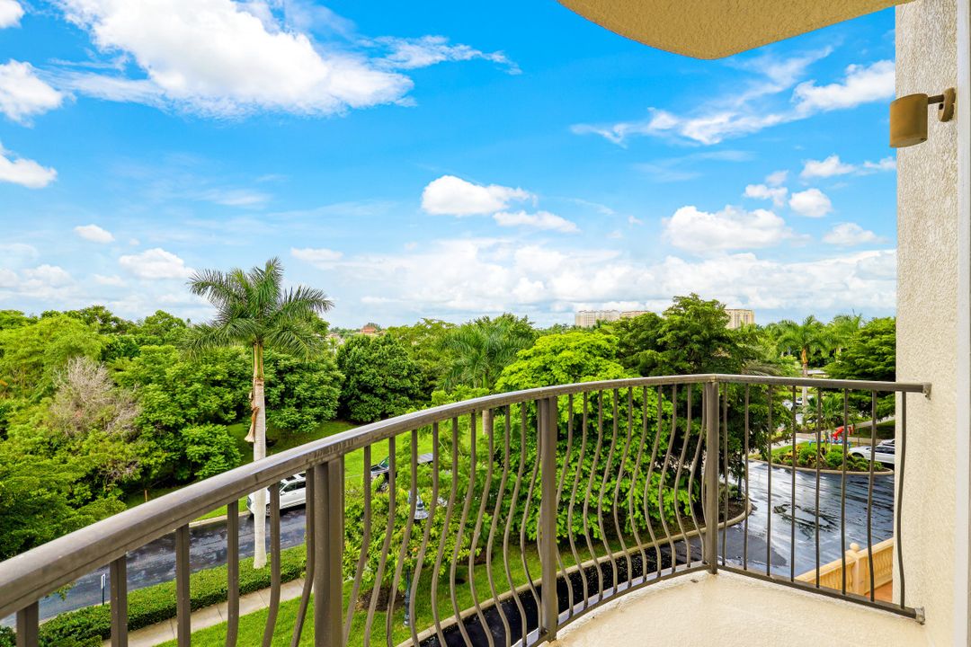 5704 Cape Harbour Dr #308, Cape Coral, FL 33914