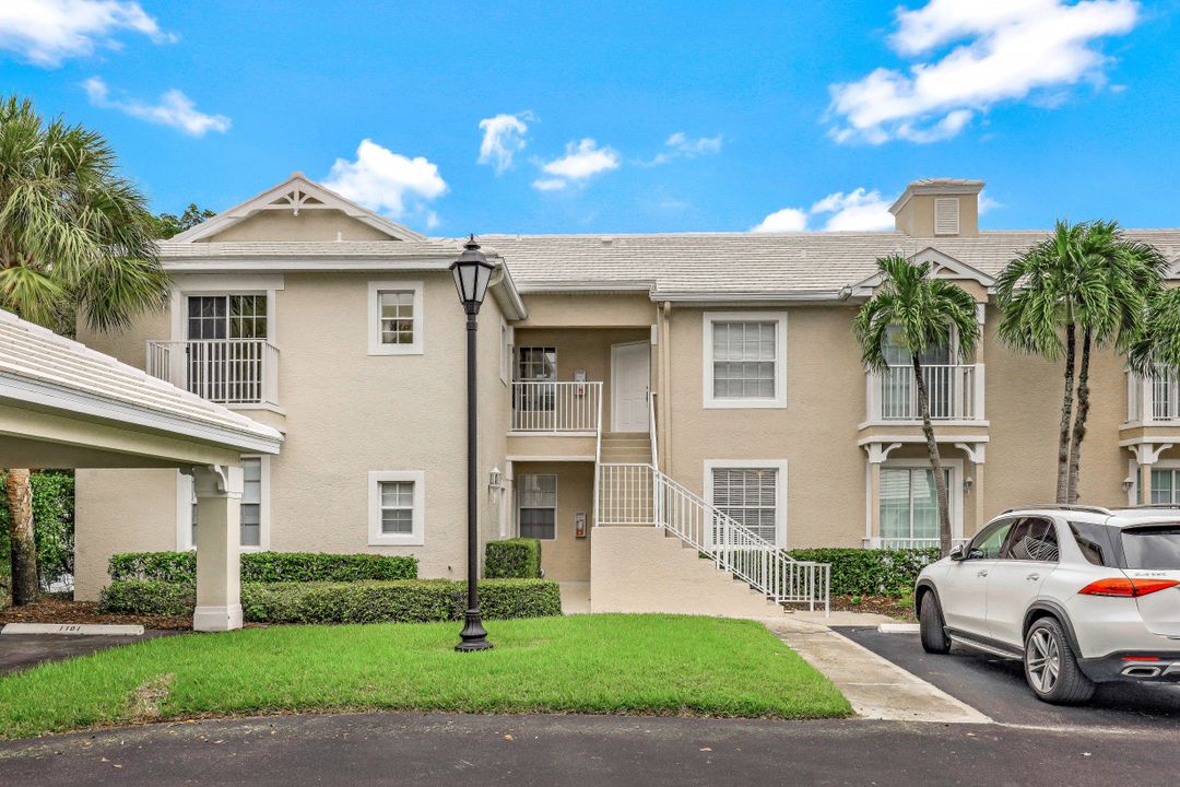 1101 Sweetwater Ln #1201, Naples, FL 34110