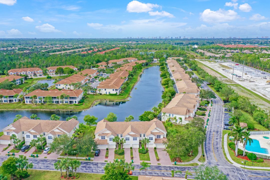 1084 Hampton Cir, Naples, FL 34105