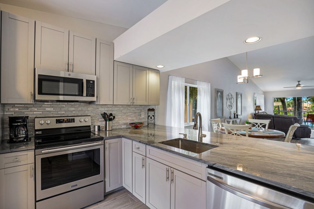 2348 Hidden Lake Dr #702, Naples, FL 34112