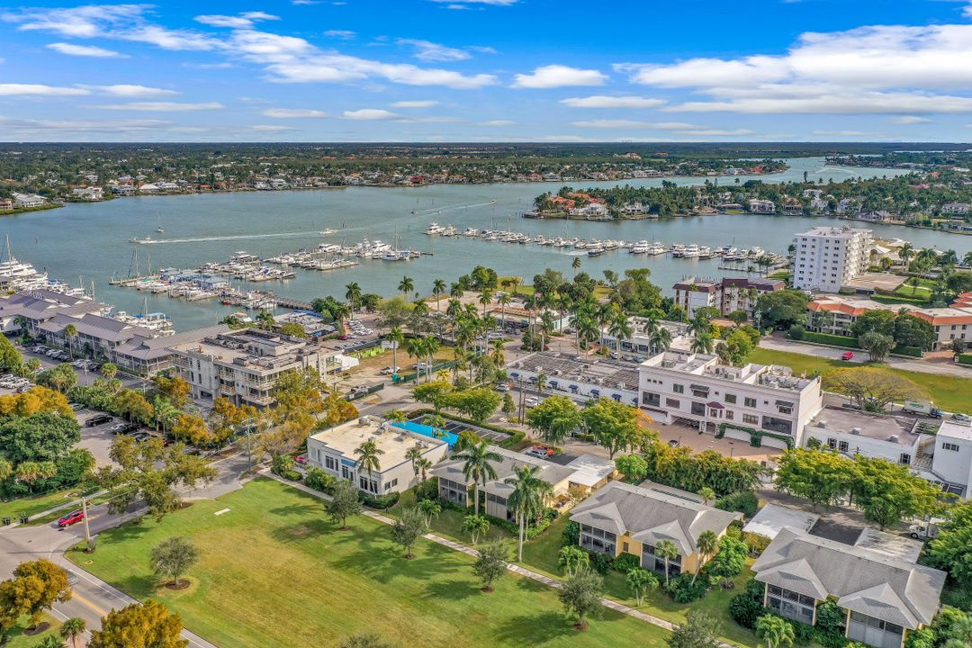 746 Broad Ave S, Naples, FL 34102