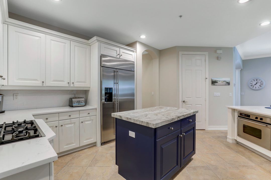 2882 Castillo Ct  #101, Naples, FL 34109