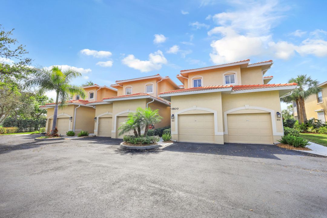 4800 Yacht Harbor Dr #822, Naples, FL 34112