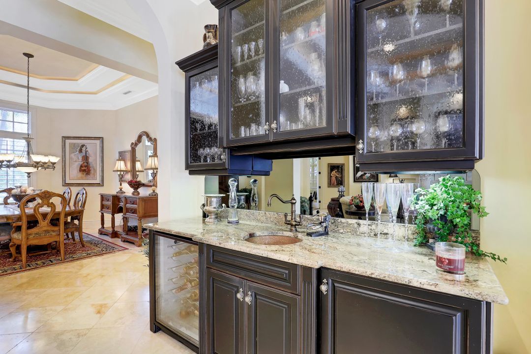 660 Riviera Dr, Naples, FL 34103