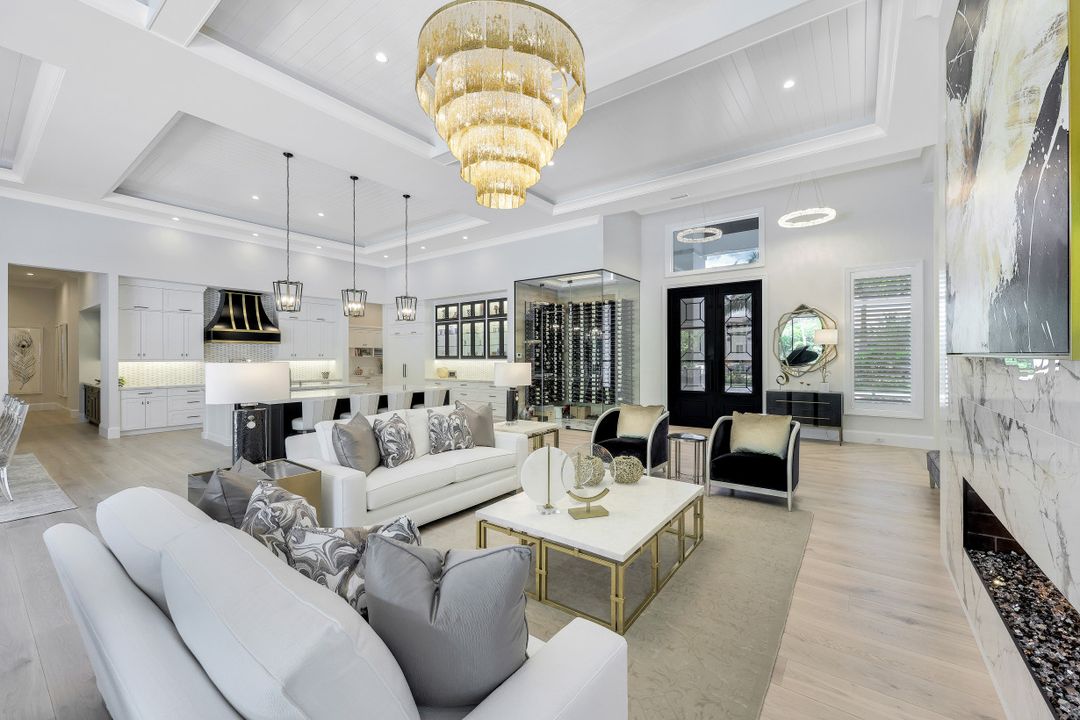 359 Warwick Way, Naples, FL 34110