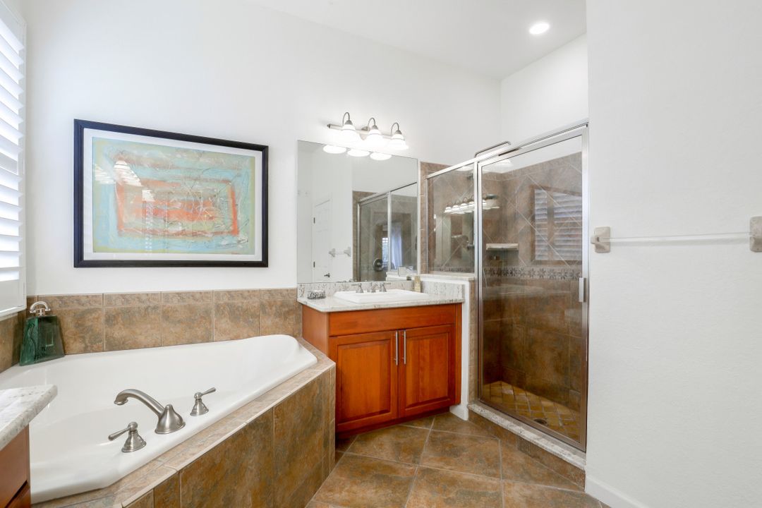 9150 Quartz Ln, Naples, FL 34120