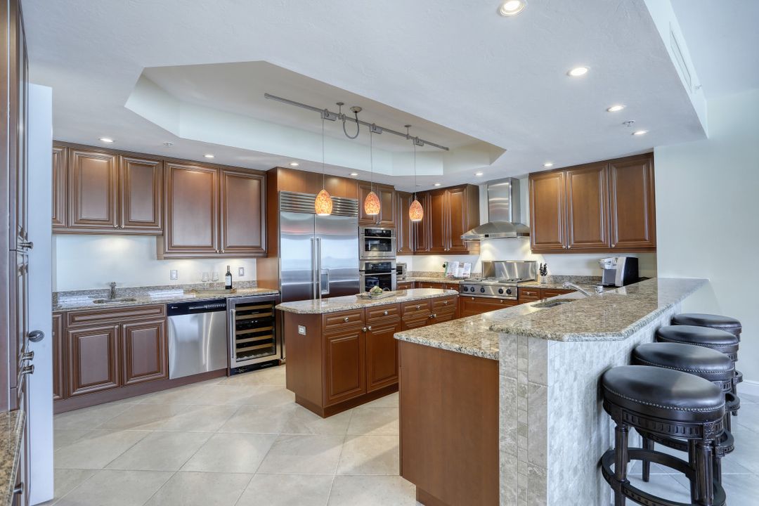 970 Cape Marco Dr #1106, Marco Island, FL 34145