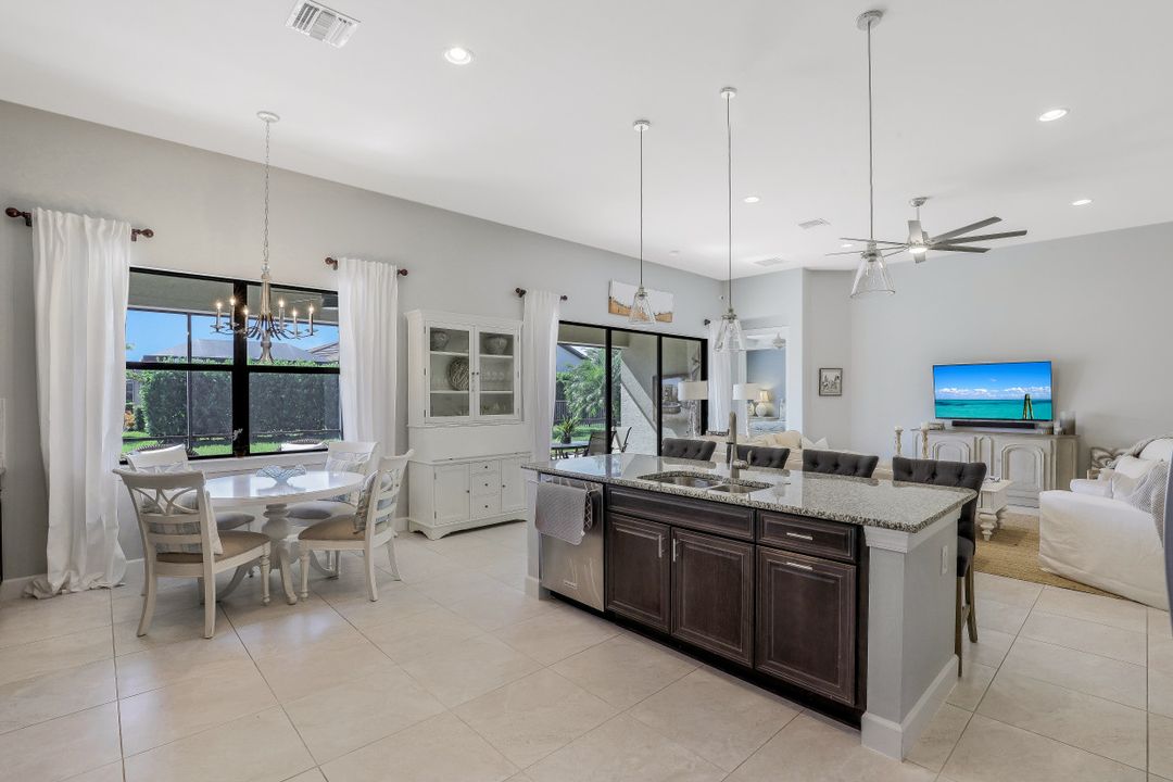 16320 Camden Lakes Cir, Naples, FL 34110