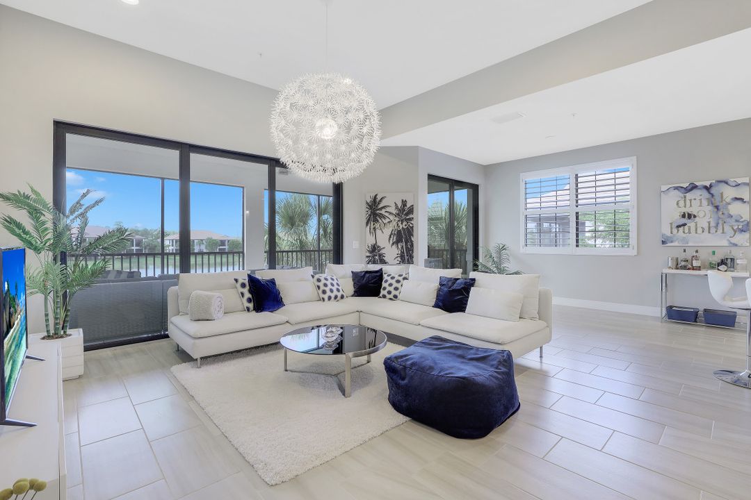 2185 Frangipani Cir, Naples, FL 34120