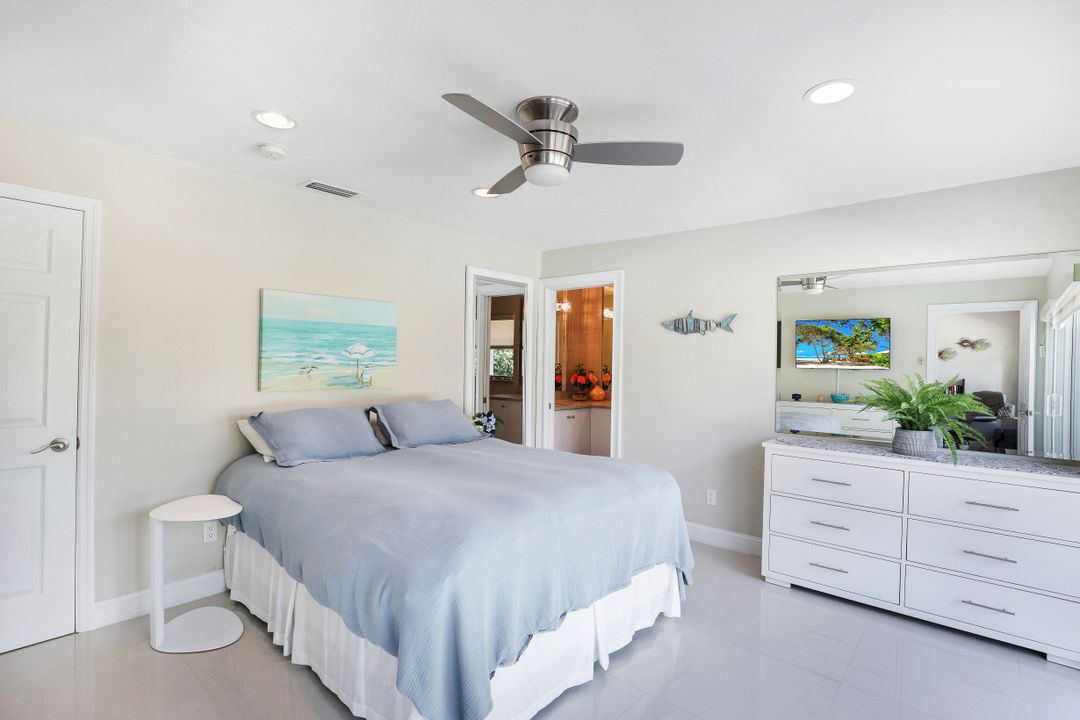 565 98th Ave N, Naples, FL 34108