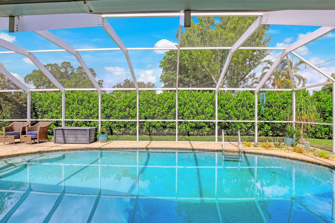 8719 Crest Ln, Fort Myers, FL 33907