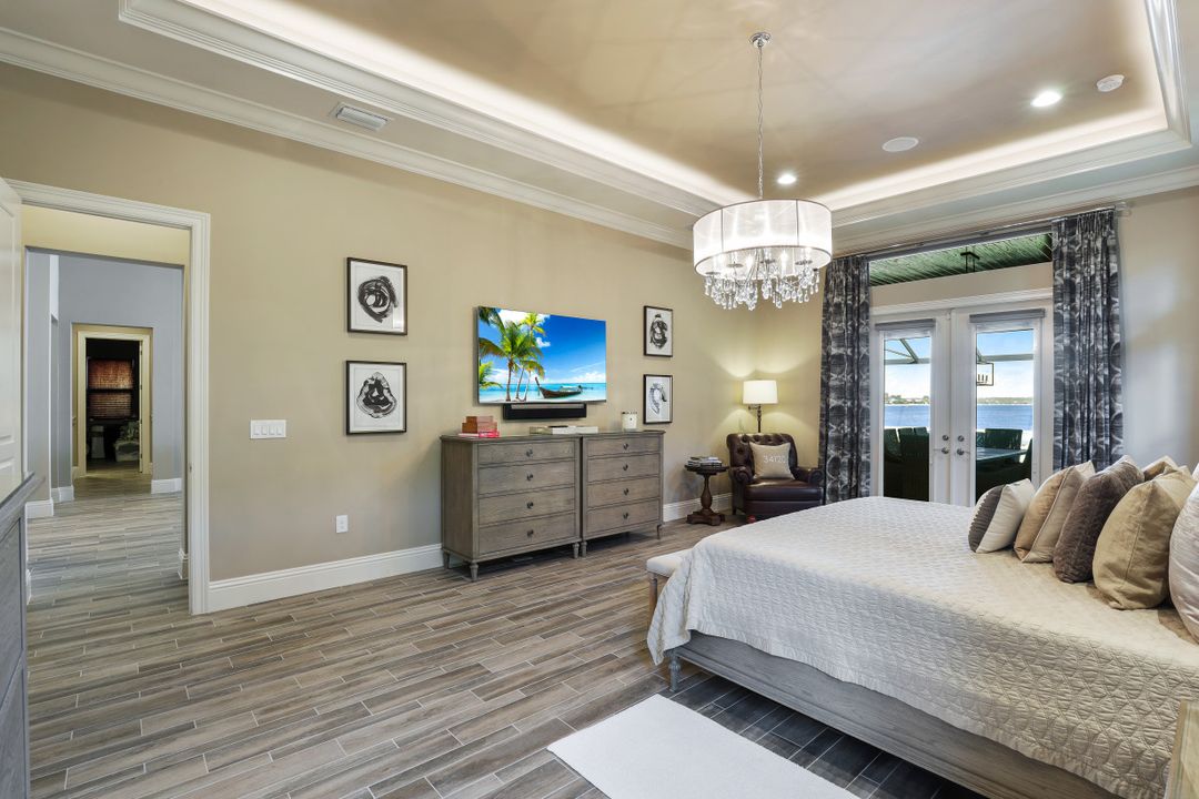 9067 Breakwater Dr, Naples, FL 34120