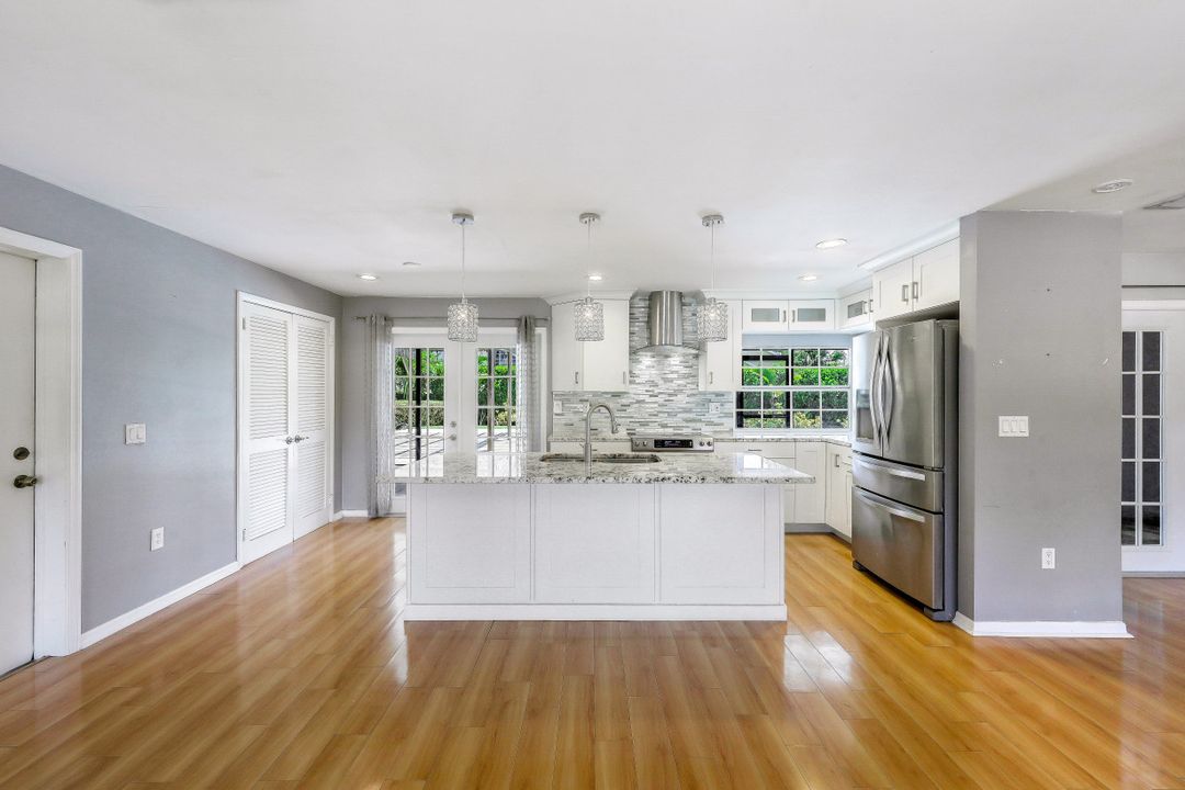 800 100th Ave N, Naples, FL 34108