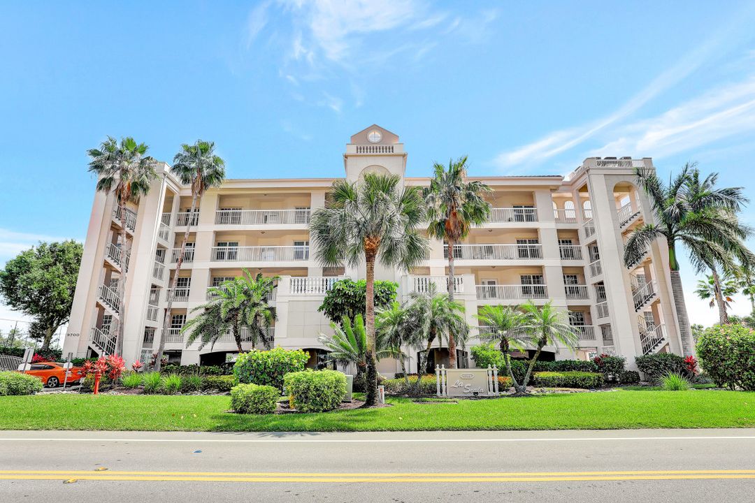 9700 Gulf Shore Dr #202, Naples, FL 34108