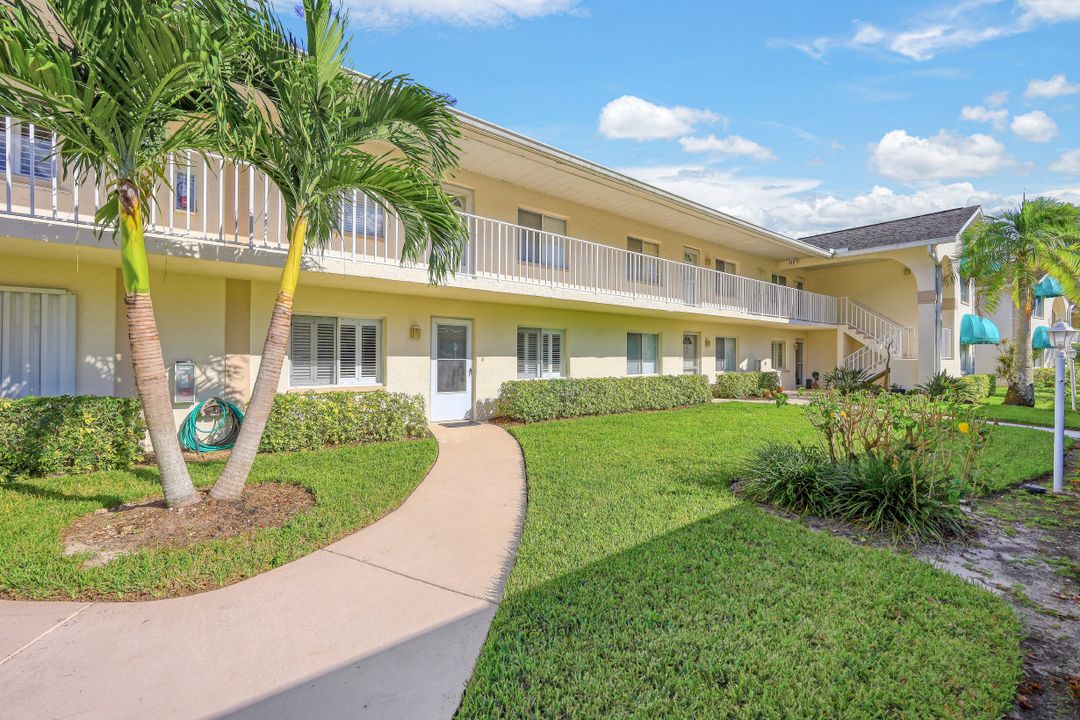452 Belina Dr #1302, Naples, FL 34104