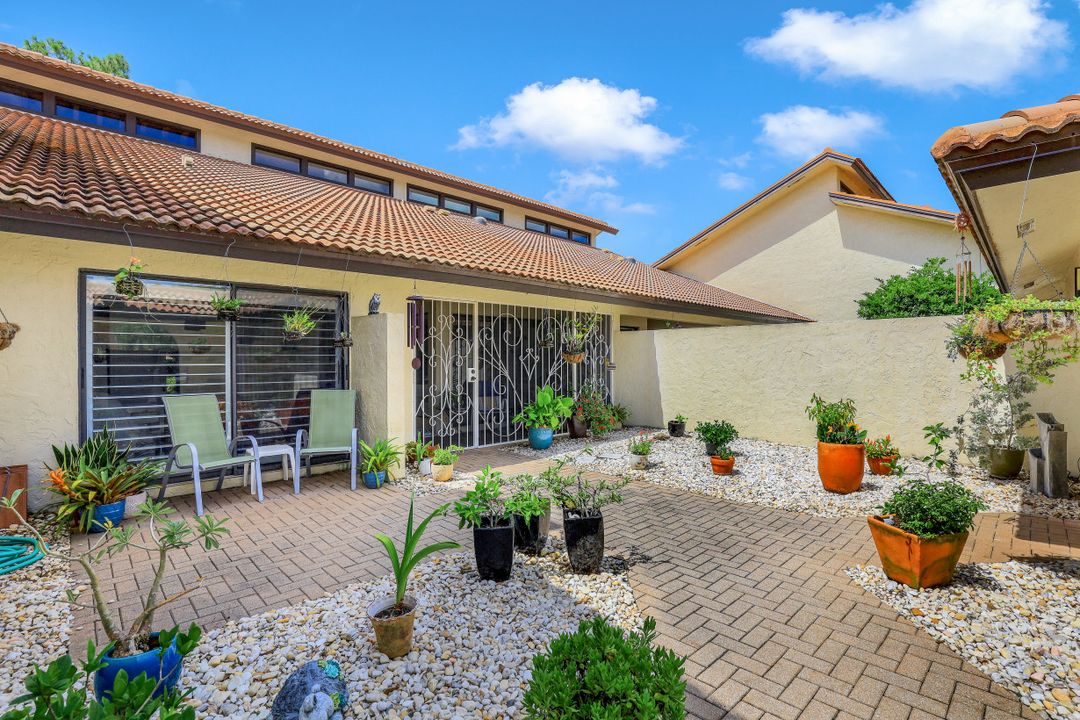 574 Augusta Blvd, Naples, FL 34113