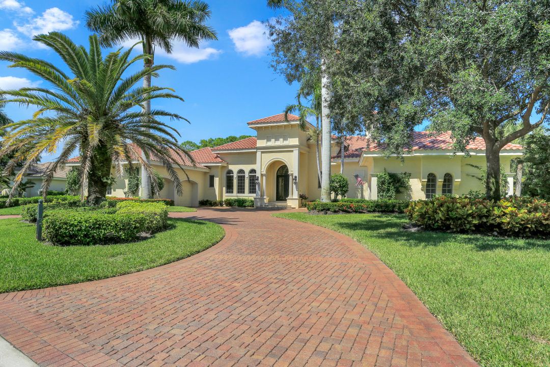 9381 Lakebend Preserve Ct, Estero, FL 34135