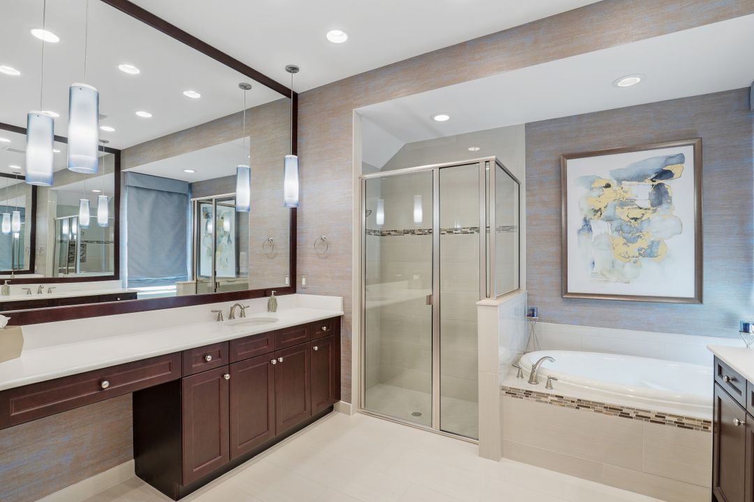 13719 Luna Dr, Naples, FL 34109