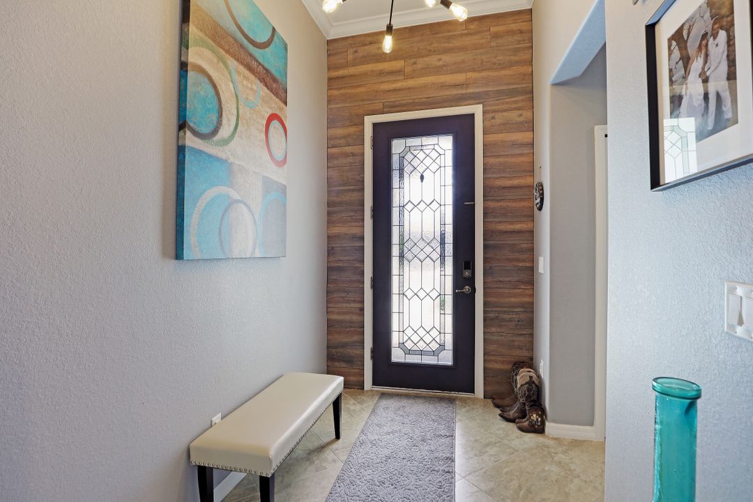 9231 Shadow Oak Ln, Naples, FL 34120