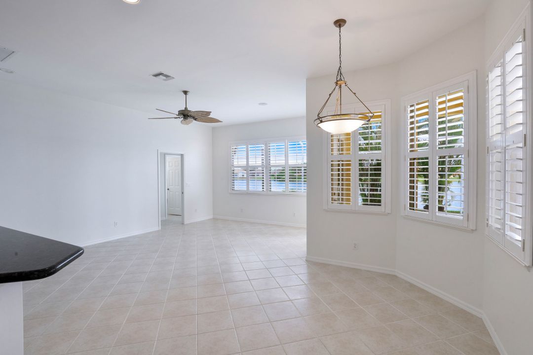 995 Chesapeake Bay Ct, Naples, FL 34120