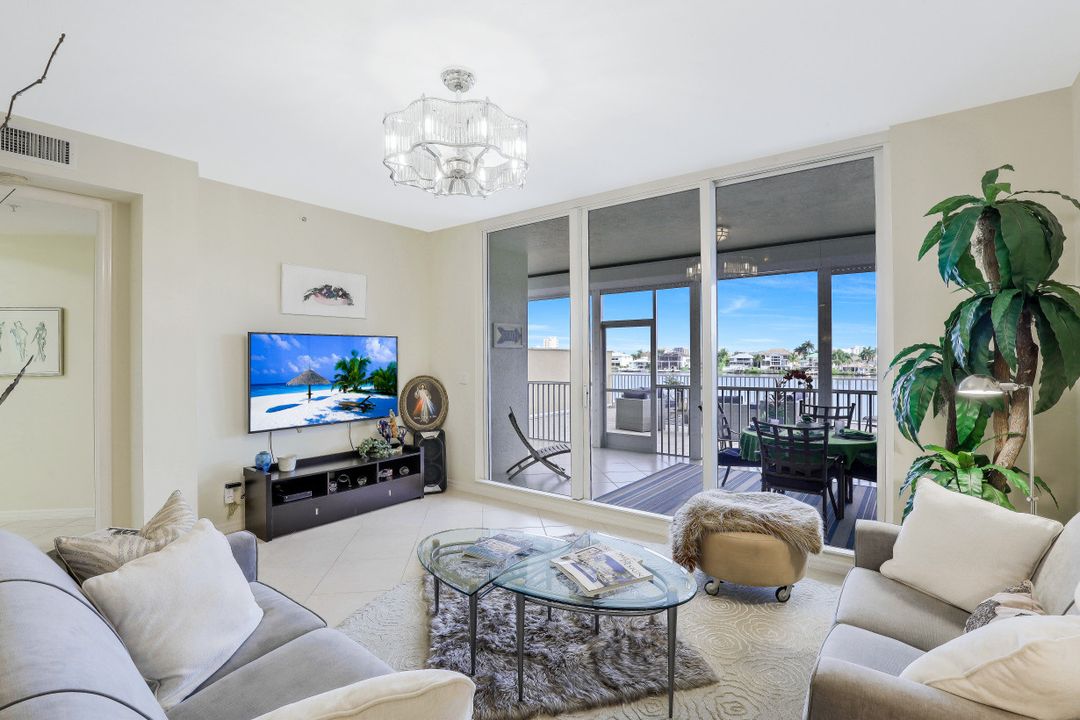 410 Flagship Dr #302, Naples, FL 34108