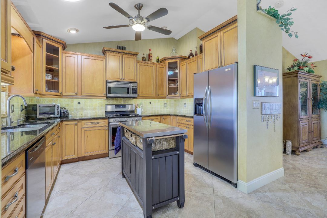2208 Everest Pkwy, Cape Coral, FL 33904