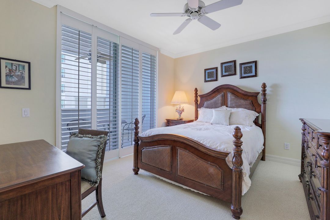 295 Grande Way #905, Naples, FL 34110