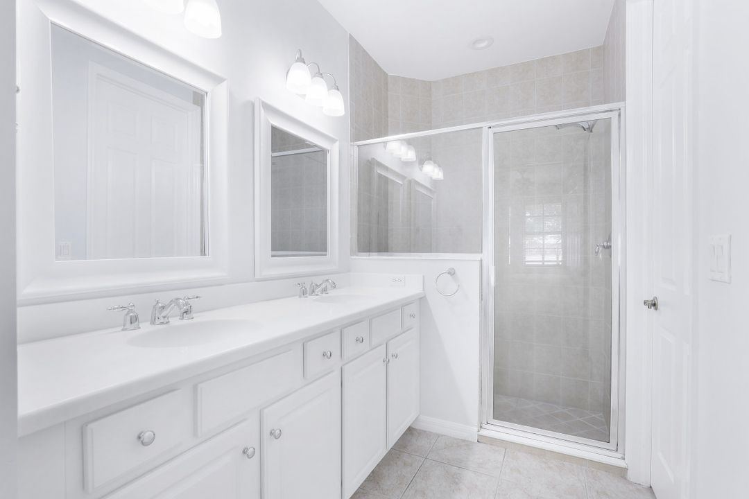 1391 Santiago Cir #902, Naples, FL 34113