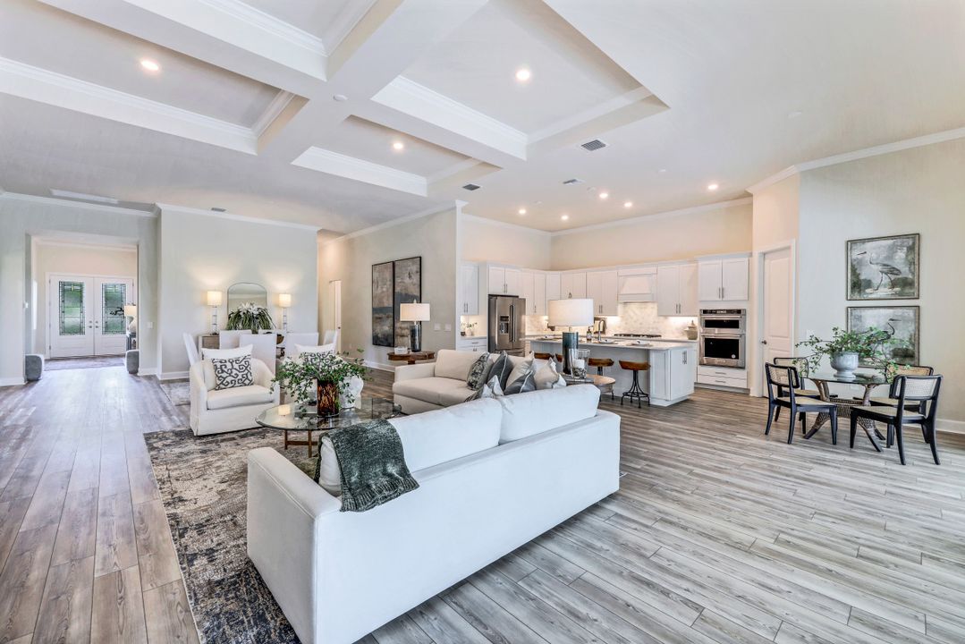 9528 Curlew Dr, Naples, FL 34120