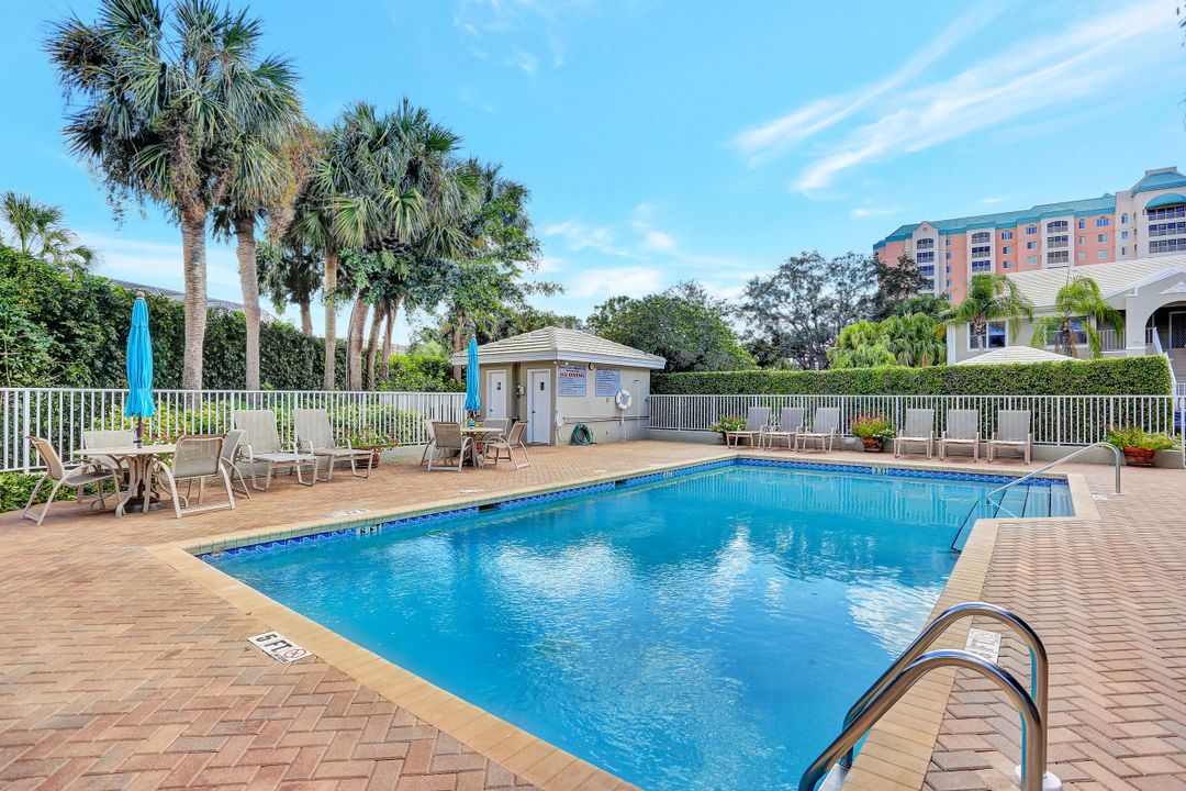 5895 Chanteclair Dr #122, Naples, FL 34108