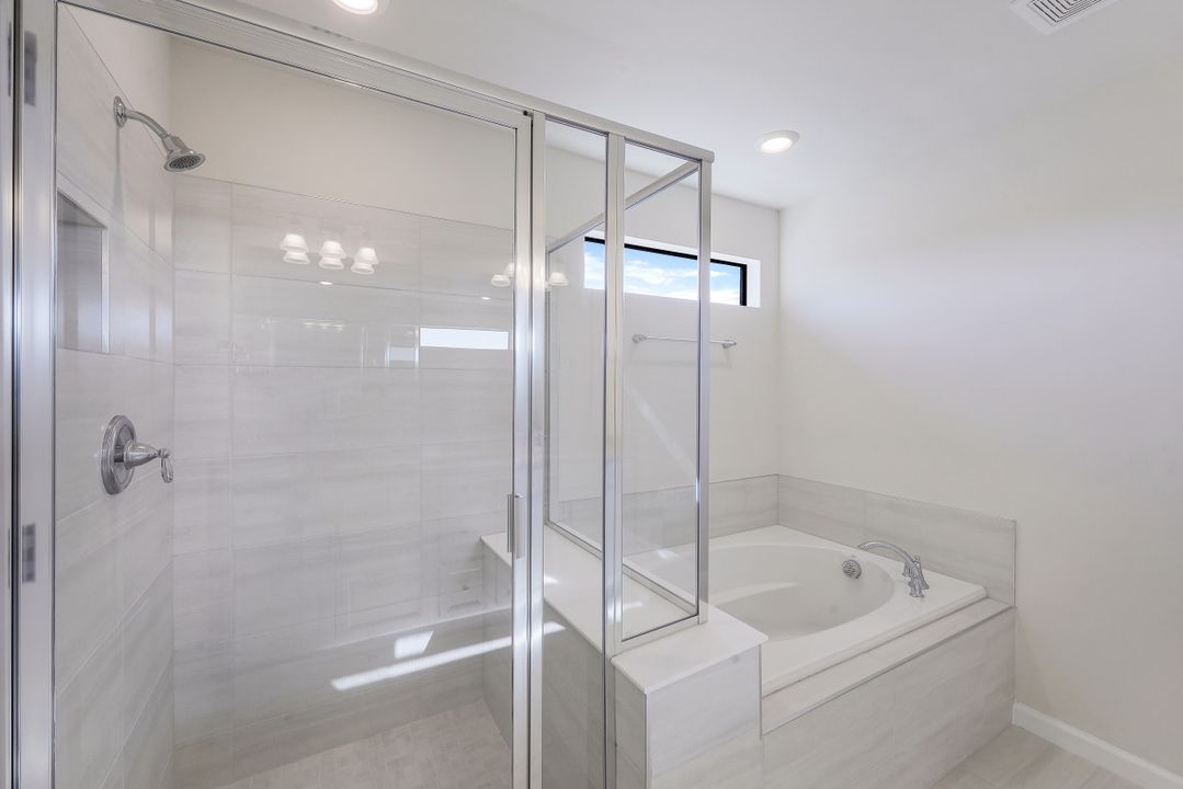 2236 Yellowfin Cir, Naples, FL 34114