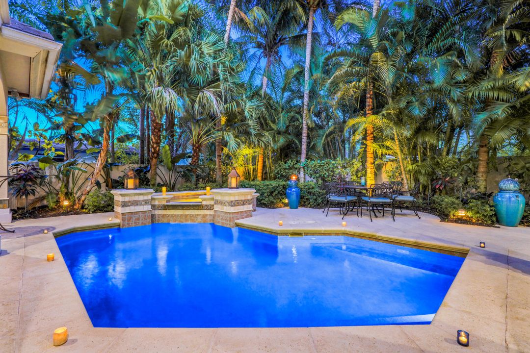 33 3rd St S, Naples, FL 34102