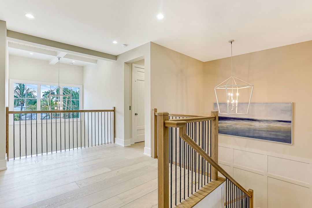 1040 2nd St S, Naples, FL 34102