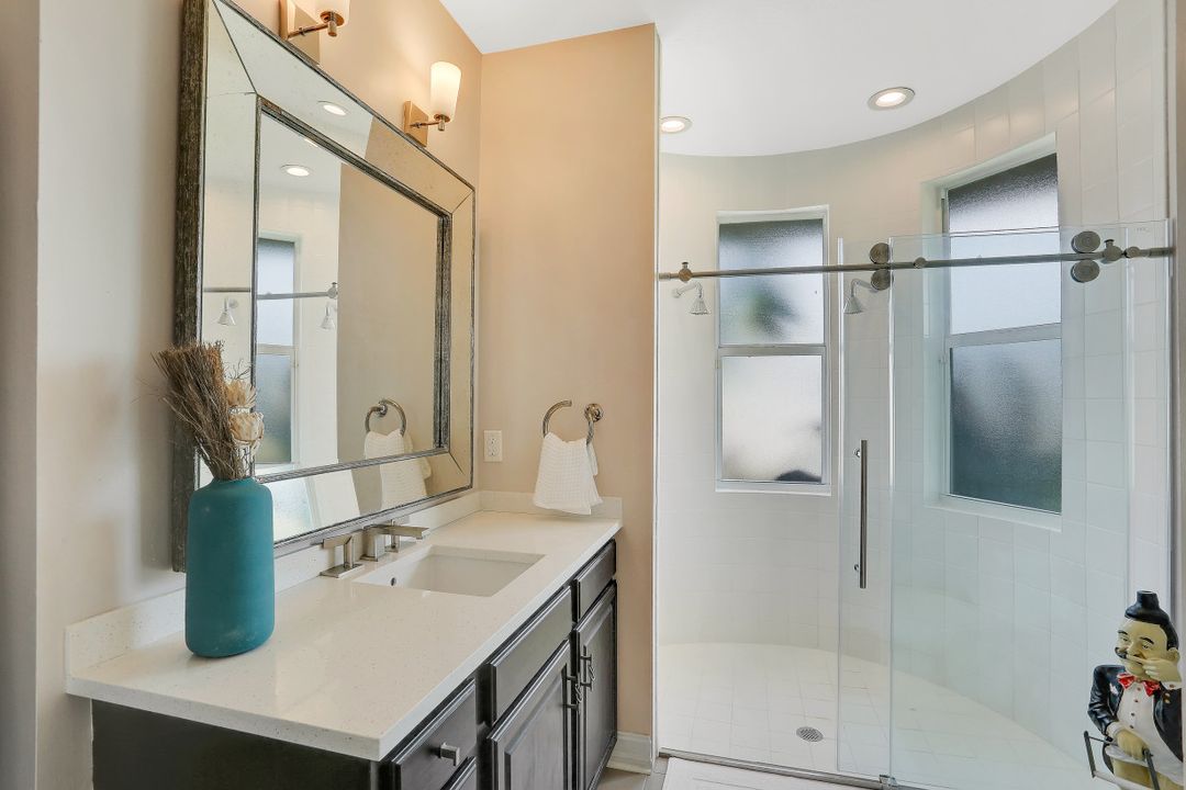 2892 Coco Lakes Pl, Naples, FL 34105