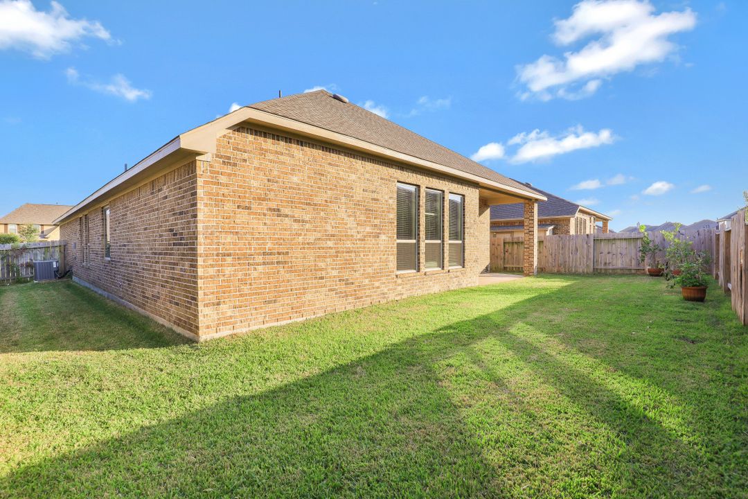 409 Westwood Dr, League City, TX 77573