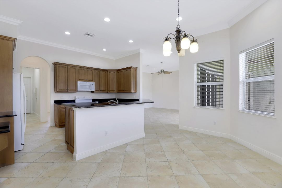 10196 Avonleigh Dr, Bonita Springs, FL 34135