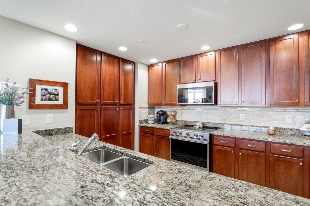 5781 Cape Harbour Dr #809, Cape Coral, FL 33914