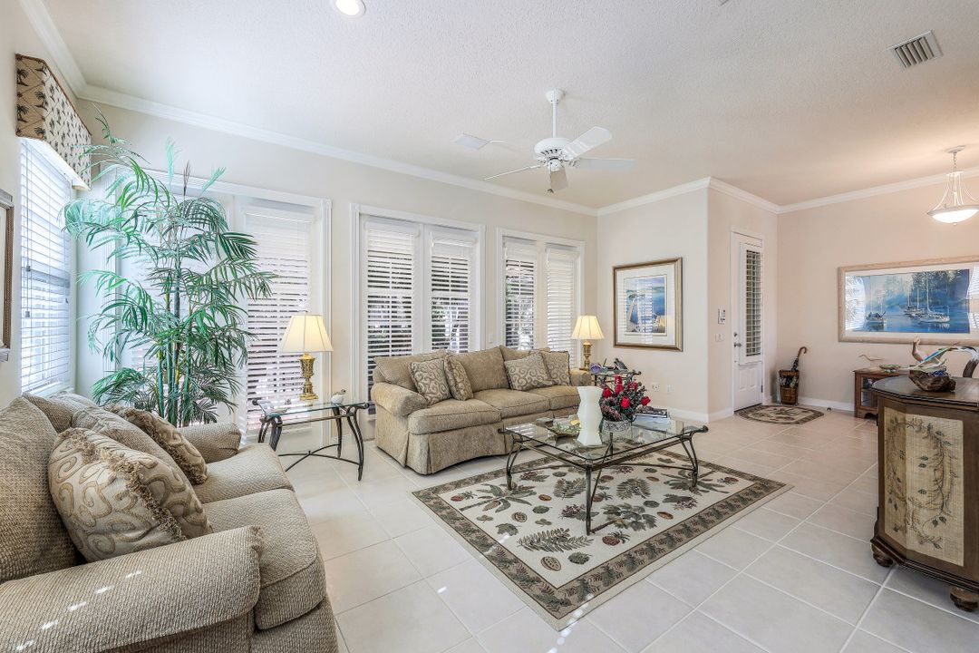 4334 Queen Elizabeth Way, Naples, FL 34119