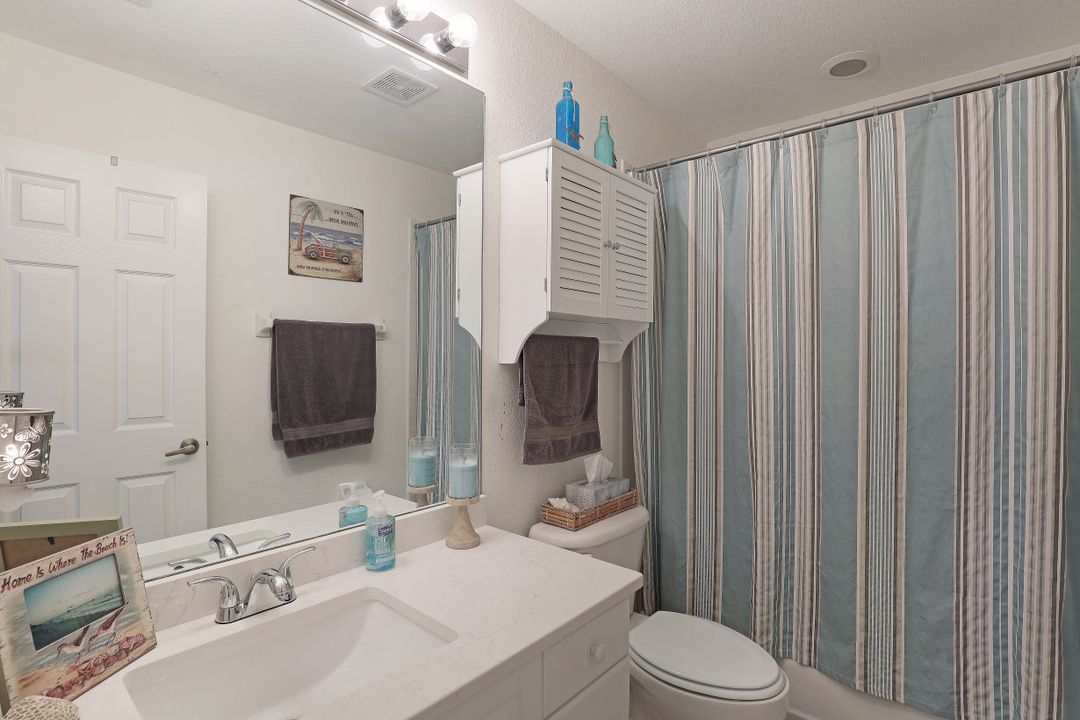 560 4th St NE, Naples, FL 34120