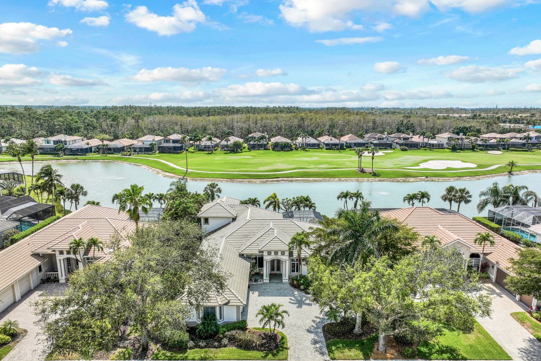 5958 Amberwood Dr, Naples, FL 34110