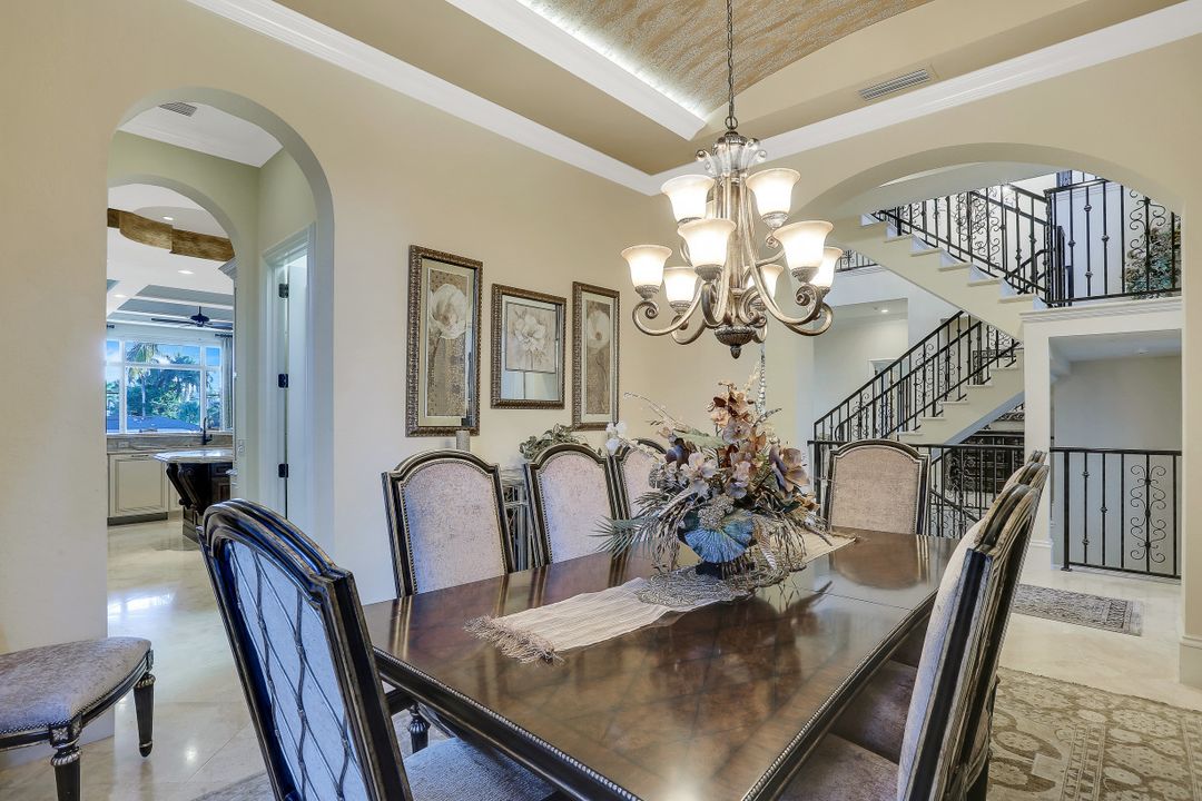 172 Seabreeze Ave, Naples, FL 34108