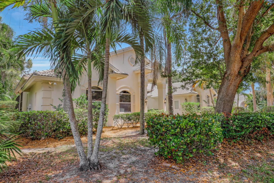 3950 Lakemont Dr, Bonita Springs, FL 34134